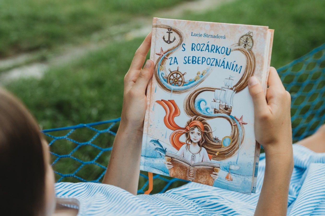 Maminka a dítě čtou S Rozárkou za sebepoznáním